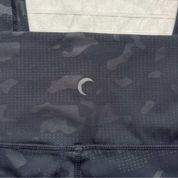 Zyia Grey Battleship Camo Luxe Hi Rise 7/8 Leggings, 6-8 - Picture 9 of 13